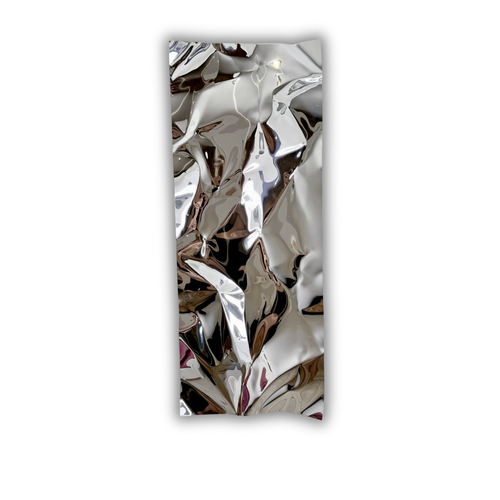 Ballader – Blank No. 01. Håndlavet vægværk i højglanspoleret aluminium med en spejlblank overflade, organiske folder og levende refleksioner. Værket måler 100 × 40 cm og kan hænges både lodret og vandret.