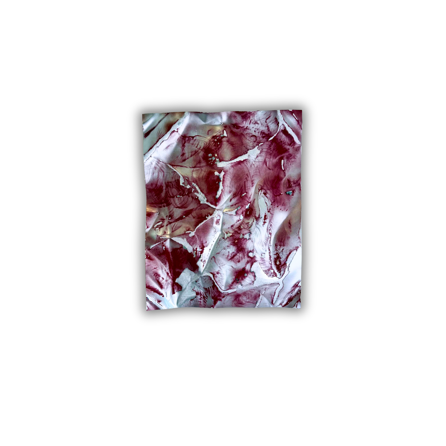 Ballader – Ember No. 01. Håndlavet vægværk i aluminium med dybe bordeaux- og sølvnuancer. Værket måler 100 × 40 cm og kan hænges både lodret og vandret.
