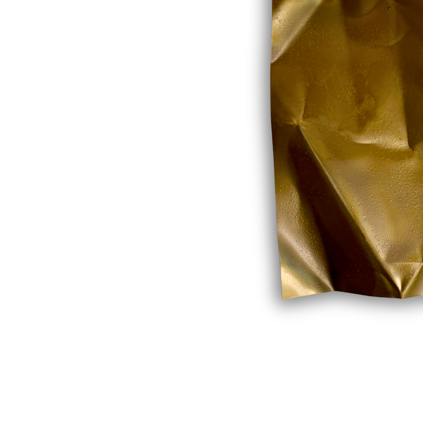 Nærbillede af Ballader – Golden Mist No. 01, der fremhæver den gyldne aluminiumsoverflade, de håndformede folder og de fine refleksioner, som giver værket dybde og karakter.
