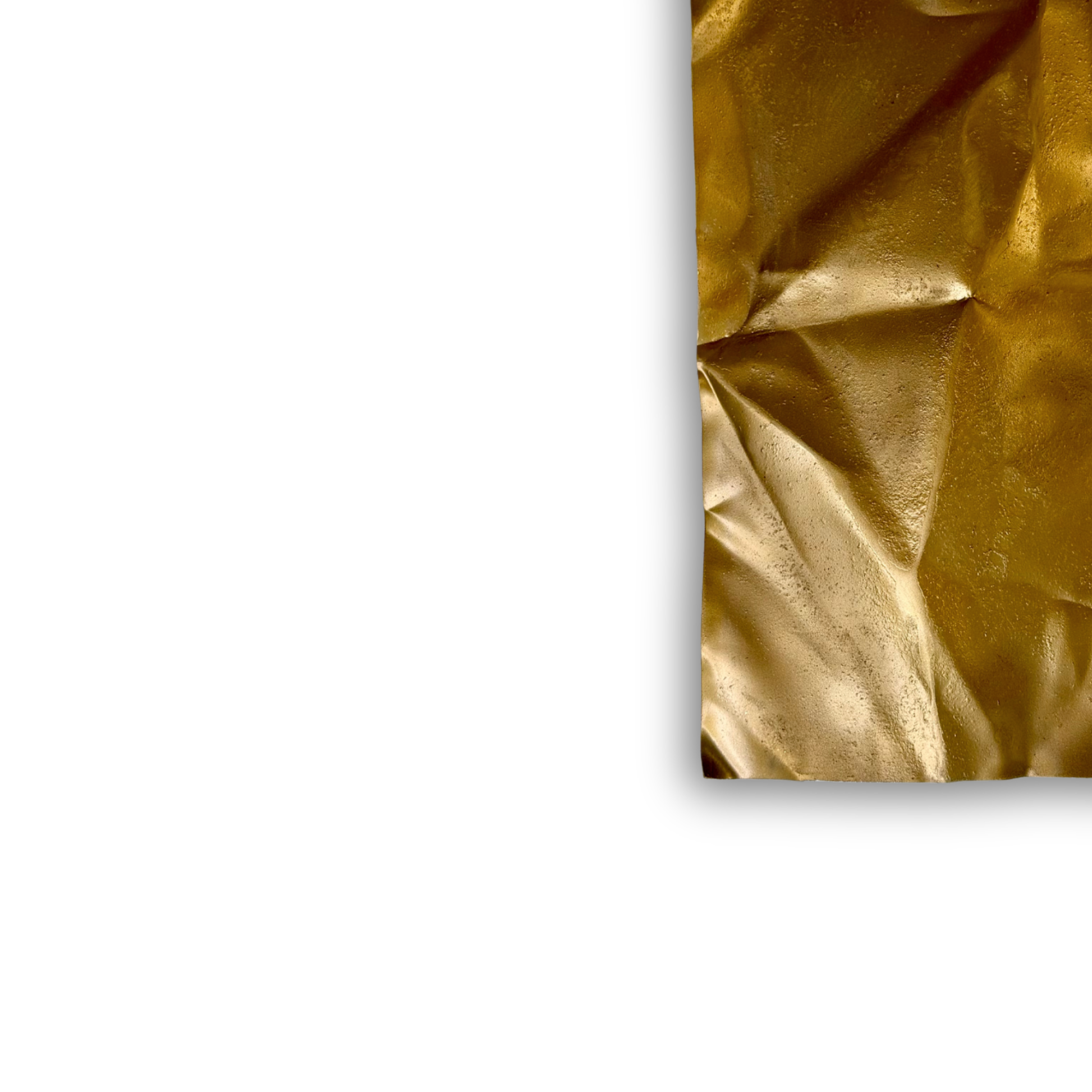 Nærbillede af Ballader – Golden Mist No. 02, der viser den gyldne aluminiumsoverflade, de karakteristiske håndformede folder og de fine lysrefleksioner, som giver værket dybde og et eksklusivt udtryk.