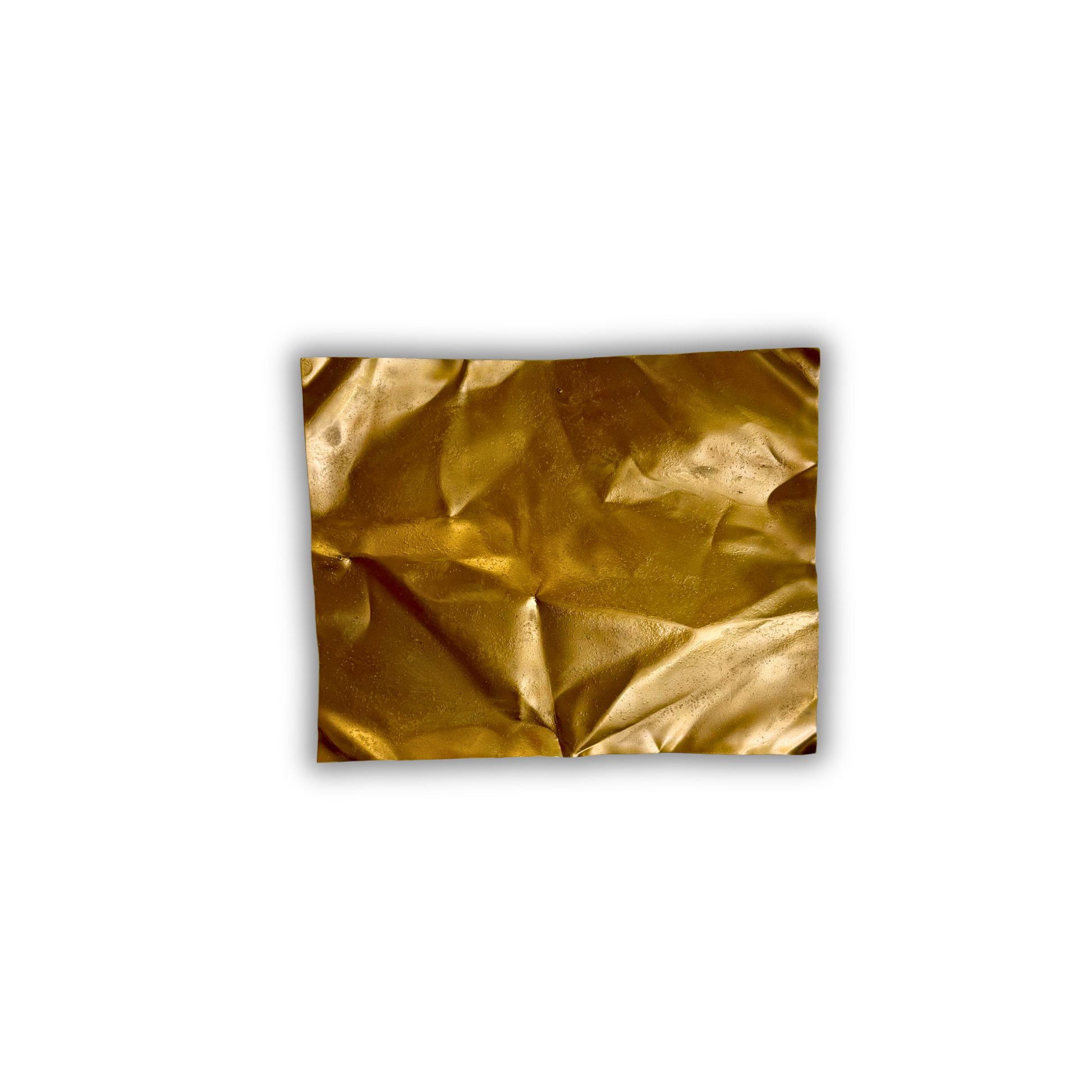 Ballader – Golden Mist No. 02 vist vandret. Håndformet aluminiumsværk med gylden metallisk finish og organiske folder, som skaber et levende spil mellem lys og skygger.