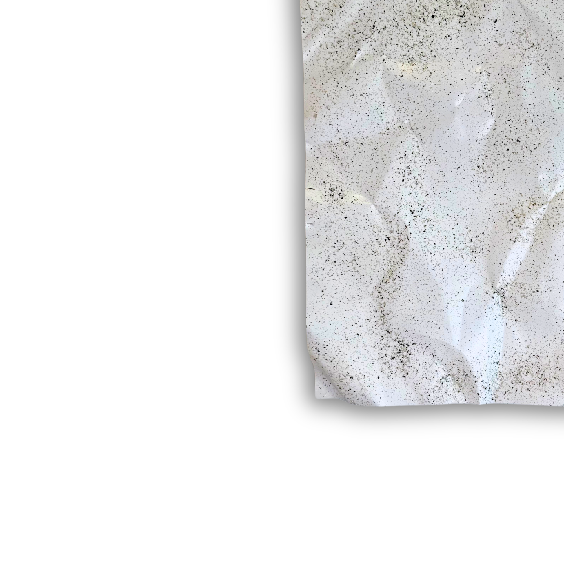 Nærbillede af Ballader – Granite No. 02, der fremhæver den håndformede aluminiumsoverflade med fine granitlignende detaljer og en skulpturel struktur, som giver værket dybde og karakter.