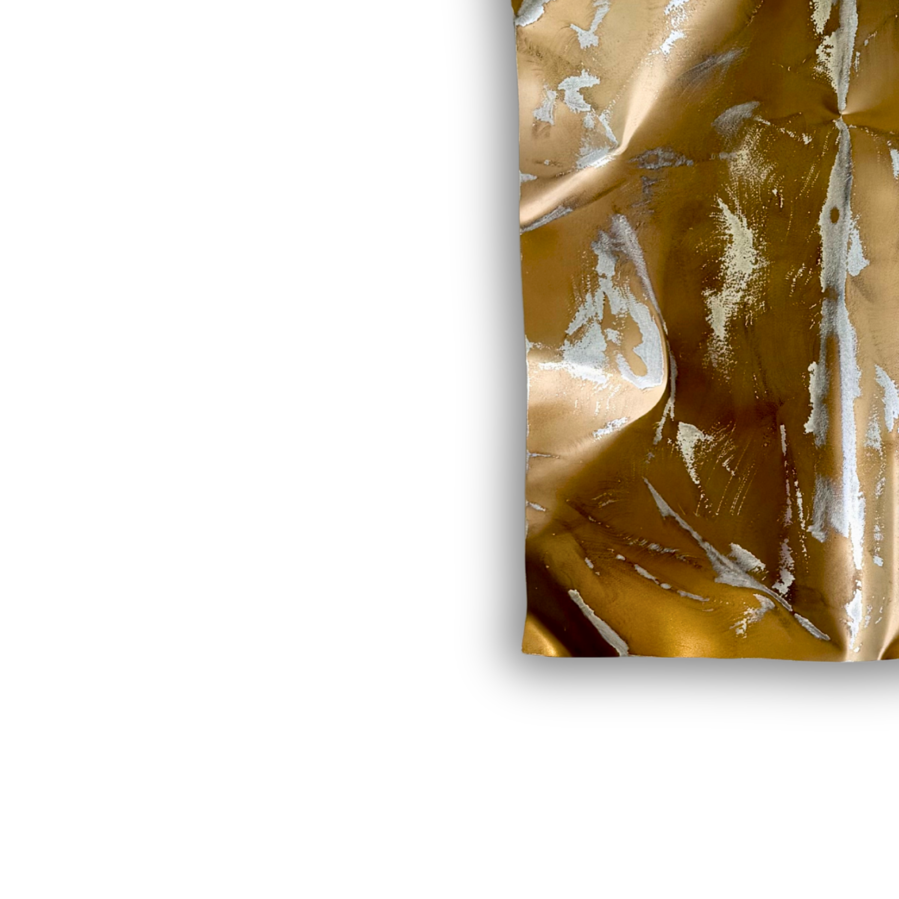 Nærbillede af Ballader – Honey Mist No. 01, der fremhæver den håndformede struktur, de varme gyldne nuancer og de rå sølvdetaljer, som giver værket et levende og eksklusivt udtryk.