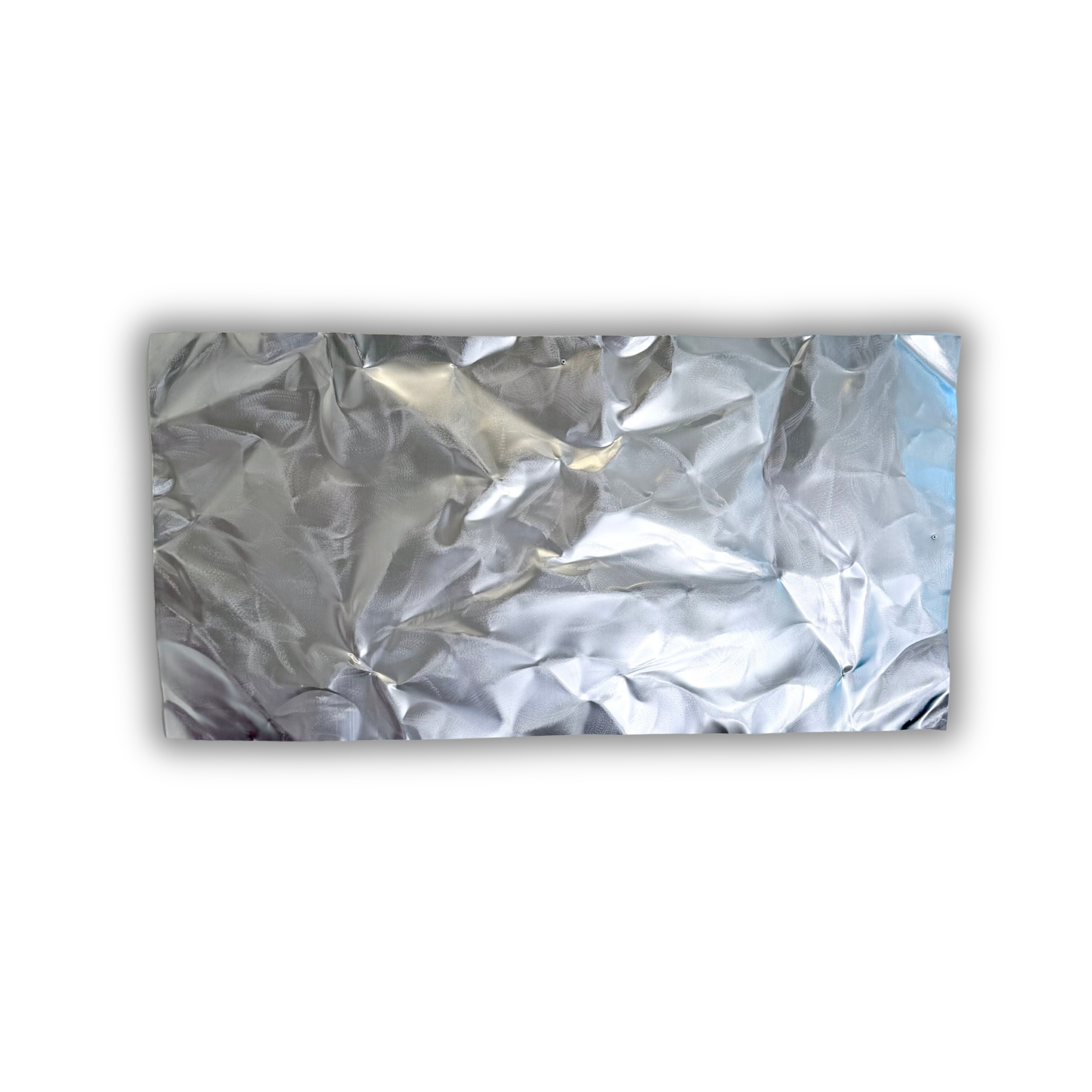 Ballader – Nordic Mist No. 02 vist vandret. Håndformet aluminiumsværk med en lys sølvfinish og en skulpturel overflade, der ændrer karakter afhængigt af lysets retning.