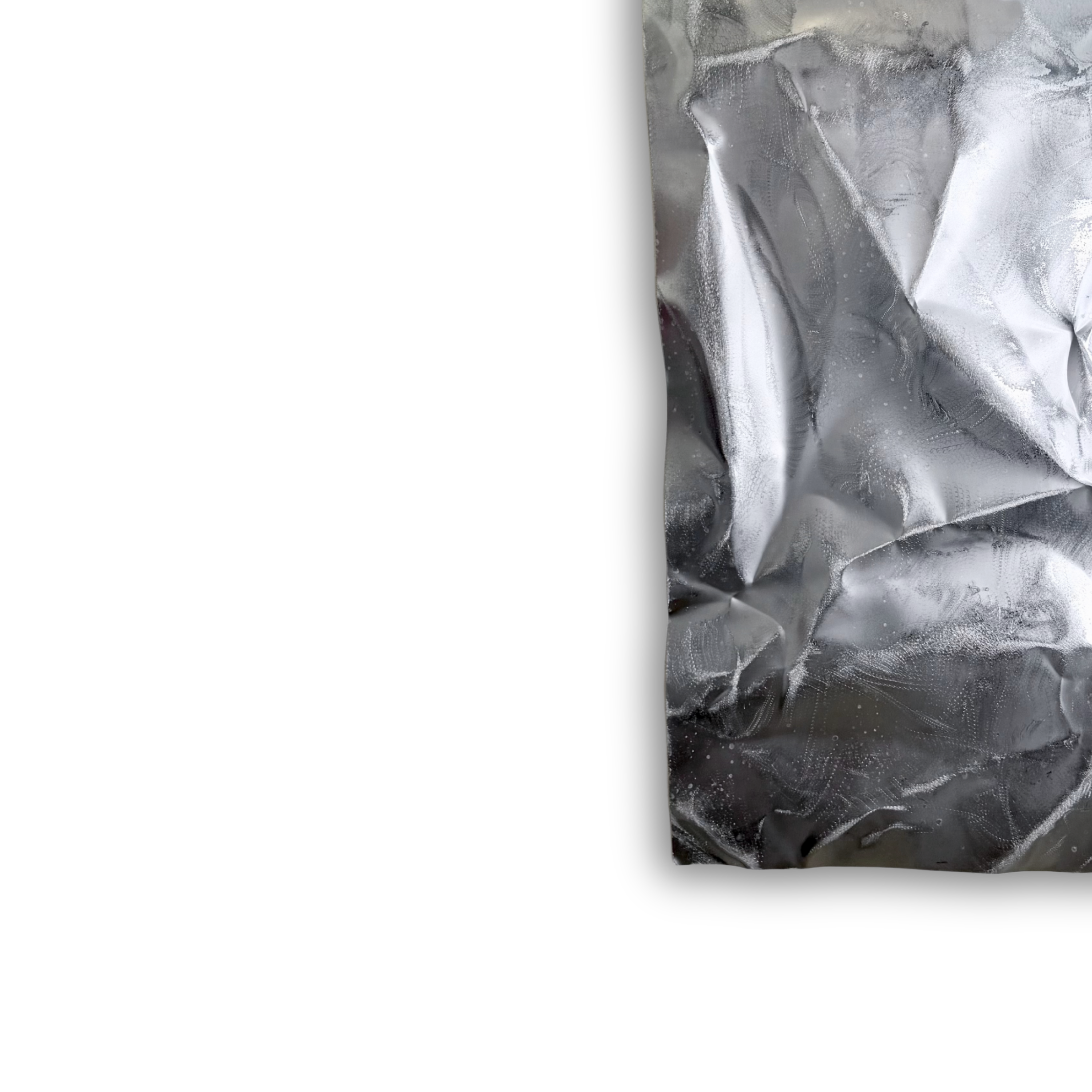 Nærbillede af Ballader – Silver Storm No. 01, der fremhæver de håndformede folder, den silkebløde sølvgrå finish og de fine refleksioner, som giver værket et roligt og eksklusivt udtryk.