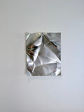 Blank Mist – håndlavet aluminiumsværk med spejlblank overflade og skulpturelle former. Moderne vægkunst i aluminium med levende refleksioner og eksklusivt udtryk.