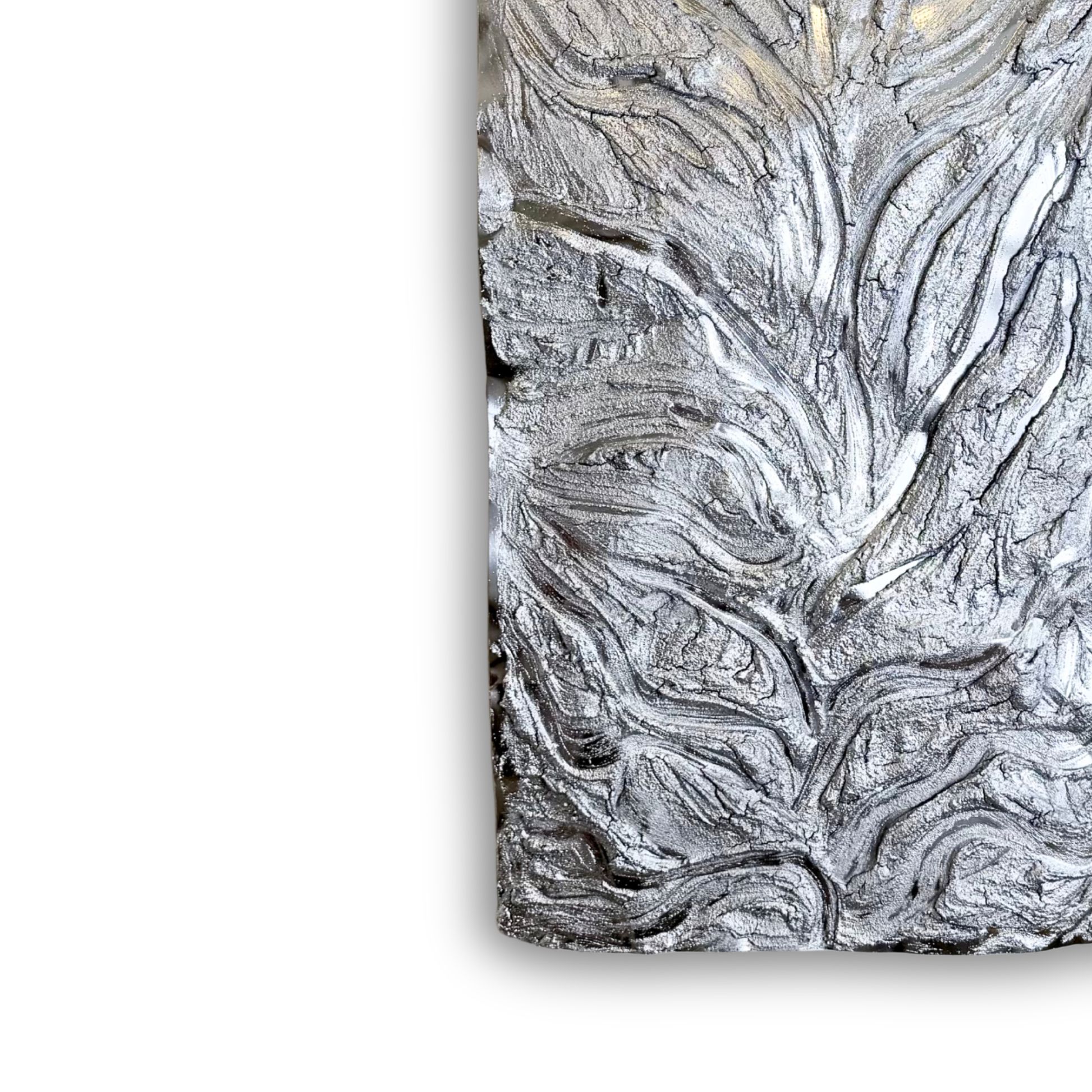 Skrå vinkel af Canyon – Rift No. 01, der fremhæver aluminiumets dybde, den rå struktur og det skulpturelle udtryk.