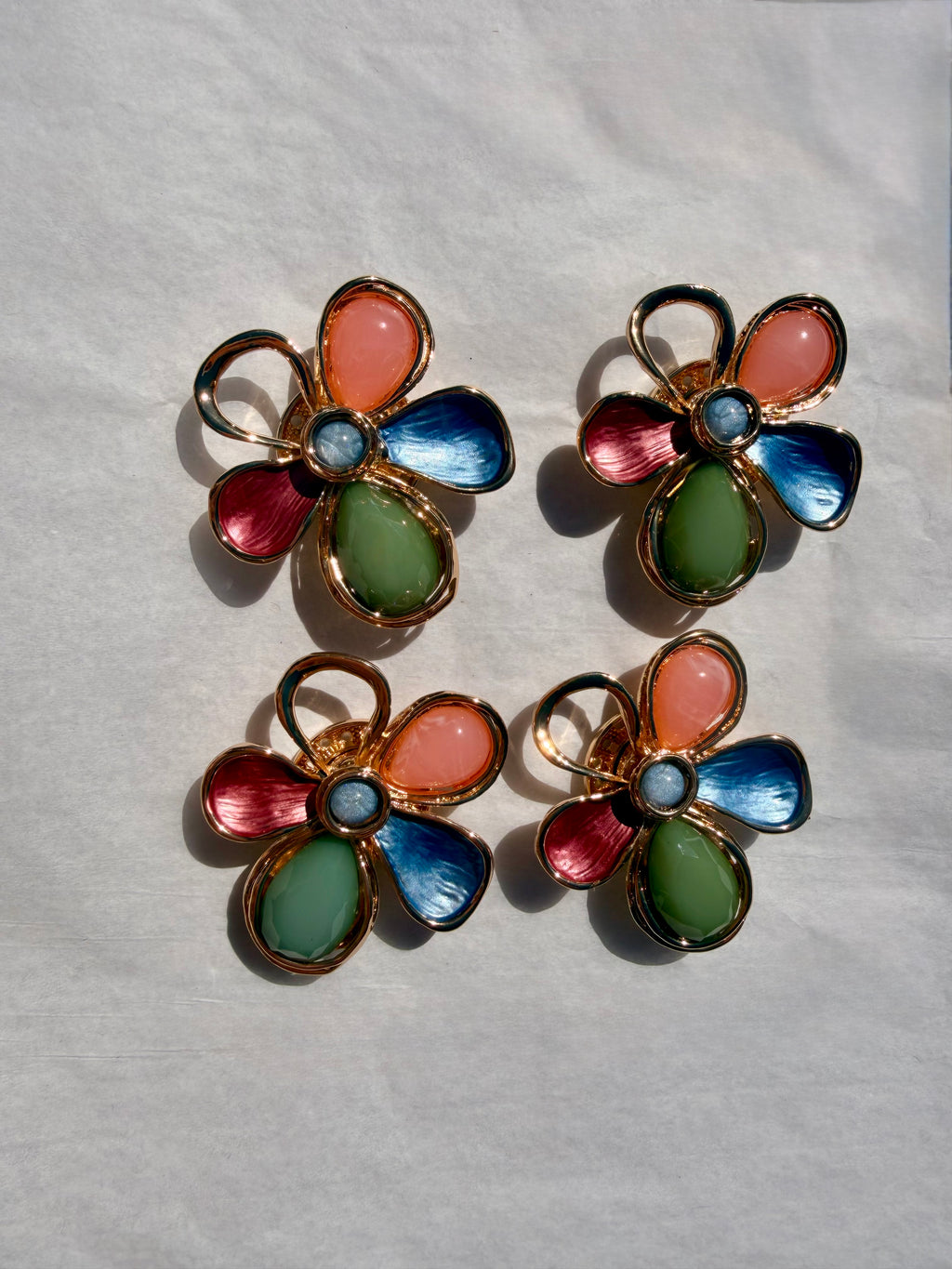 Dekorativ statement broche til jakke, blazer eller taske
