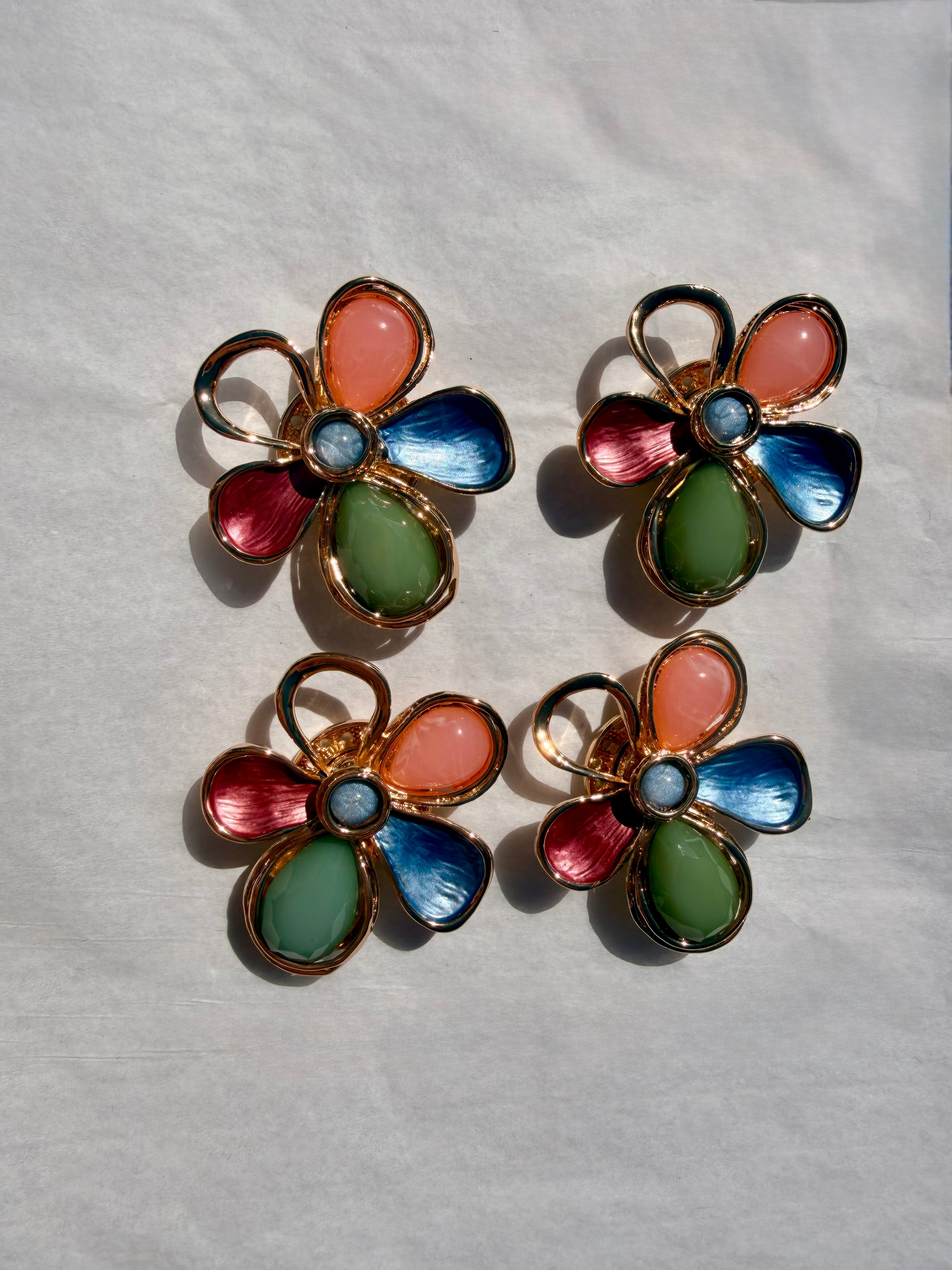 Dekorativ statement broche til jakke, blazer eller taske