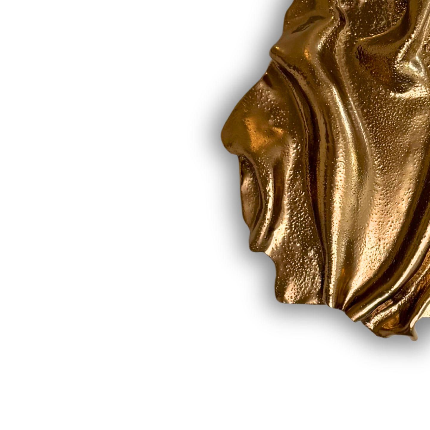 Nærbillede af Swell – Gold No. 01, der viser den gyldne overflade, den fine tekstur og de håndformede organiske linjer i værket.