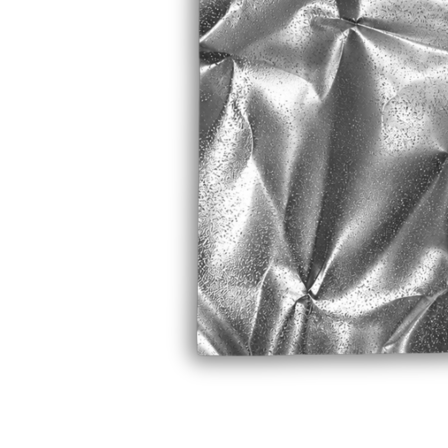 Tension No. 01 i sølvfarvet aluminium med skulpturelle former, håndlavede detaljer og et tidløst udtryk til minimalistiske hjem.