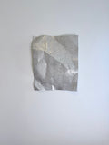 Granite No. 01 – håndlavet aluminiumsværk med granitlignende overflade og skulpturel 3D-effekt. Den rå struktur og de organiske former skaber dybde, karakter og et moderne udtryk.
