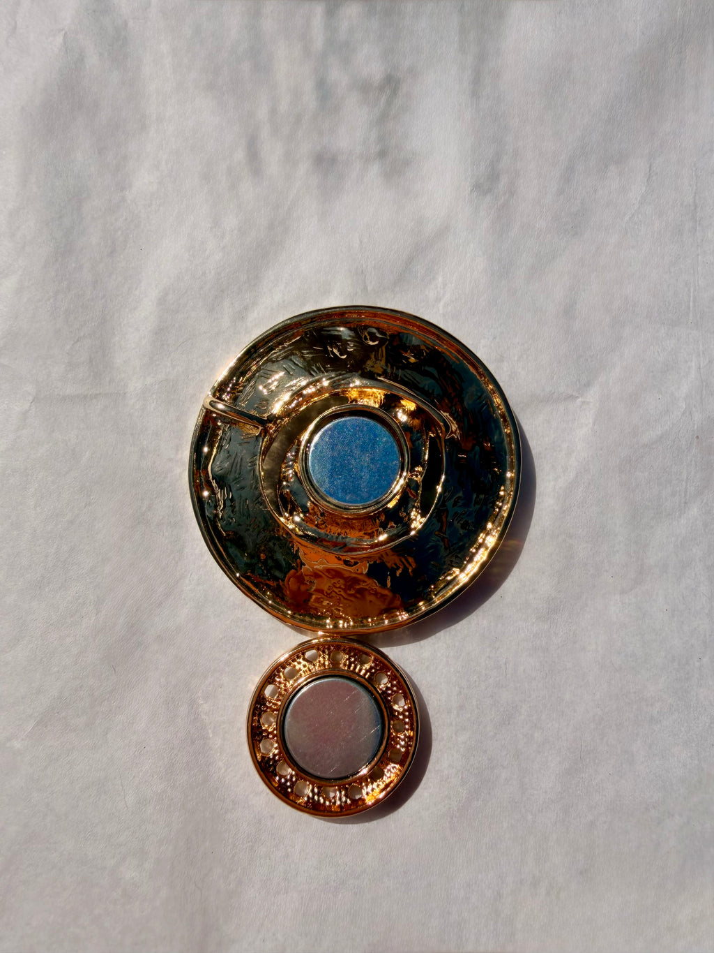 Lukning af vintage broche med stærk magnetlukning