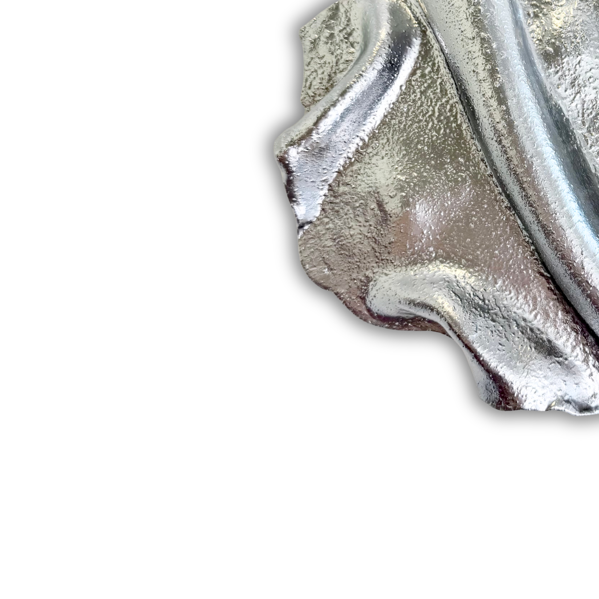 Detaljebillede hvor lys og skygger fremhæver de håndformede linjer i Swell – Crest No. 03.