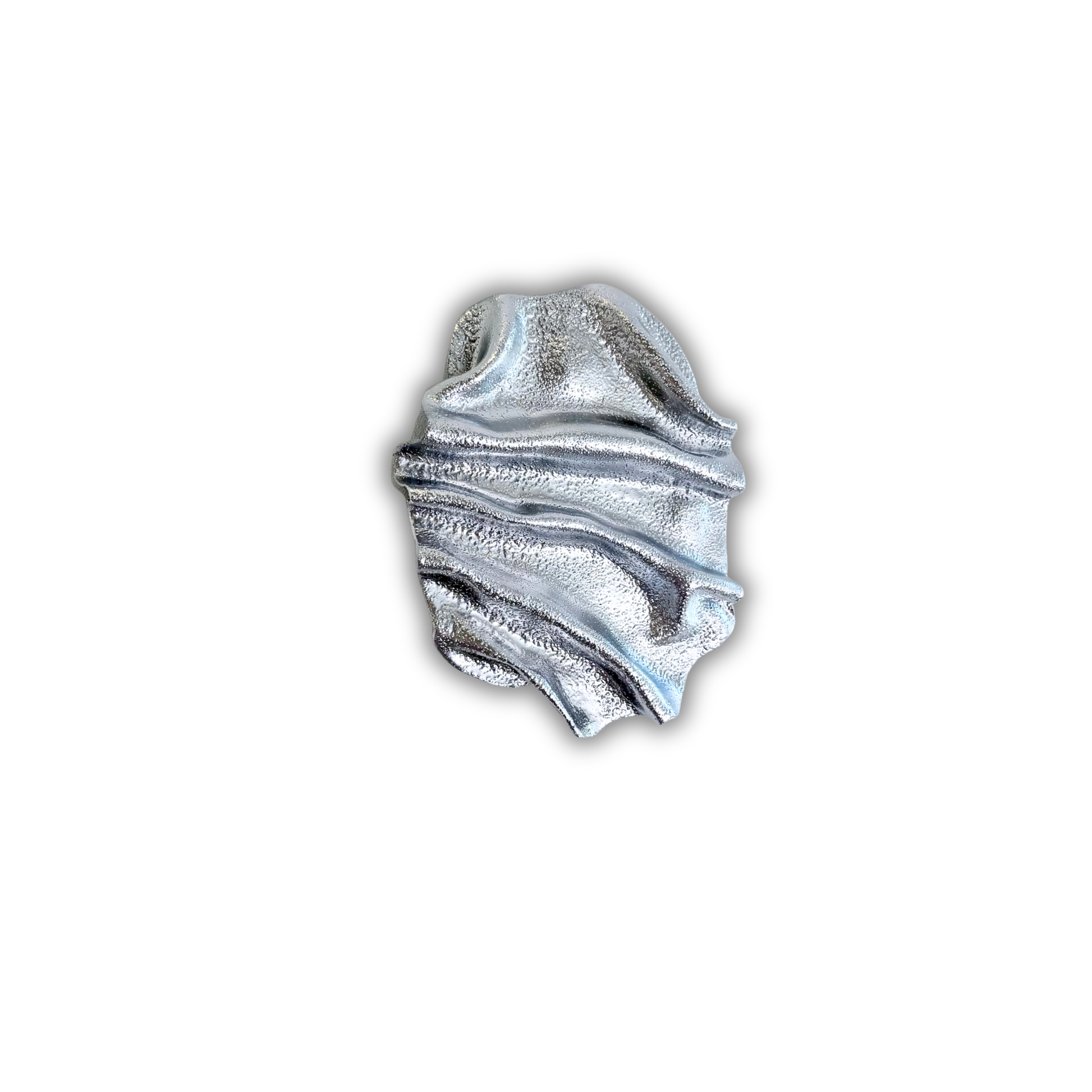 Sideprofil af Swell – Crest No. 02, som viser værkets skulpturelle dybde og håndformede detaljer.